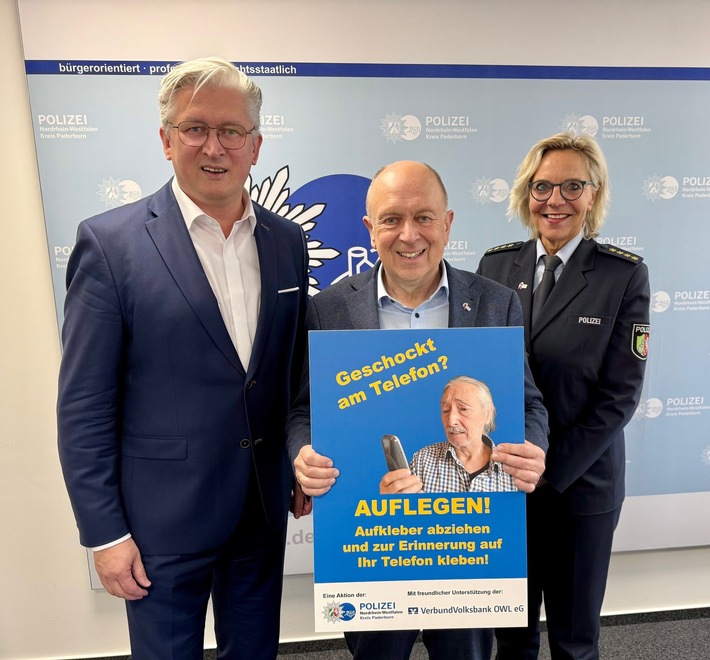 POL-PB: Polizei und VerbundVolksbank OWL eG starten Kooperation gegen den Telefonbetrug - Die erfolgreiche Kampagne "Geschockt am Telefon? - Auflegen!" wird durch Aufkleber erweitert