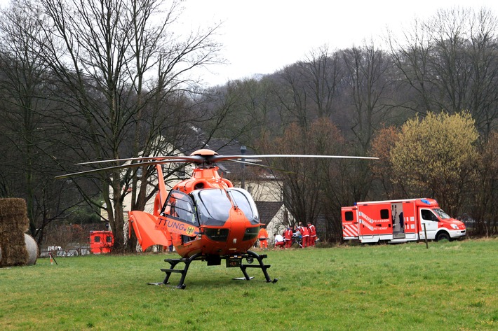 FW-E: 58-jähriger Mann bei Waldarbeiten lebensgefährlich verletzt