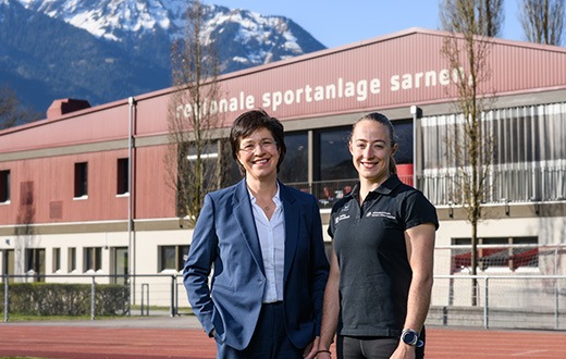 Obwaldner Kantonalbank verlängert Sponsoringvertrag mit Siebenkämpferin Sandra Röthlin