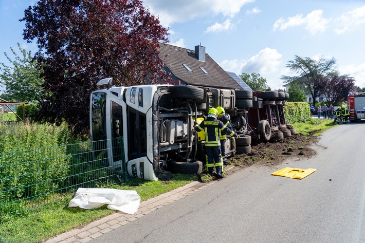 FW Flotwedel: LKW umgestürzt - Feuerwehren rücken zu Unfall mit alleinbeteiligtem LKW in Bröckel aus