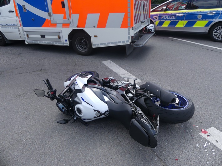 POL-GM: 27-Jähriger bei Motorradunfall schwer verletzt