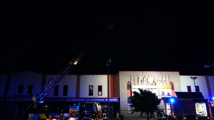 Feuerwehr Kalkar: Brand im Kalkar - Fitnessstudio erneut betroffen