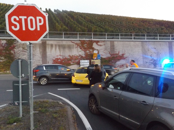 POL-PDMY: Zwei leichtverletzte Personen und hoher Schaden bei Verkehrsunfall