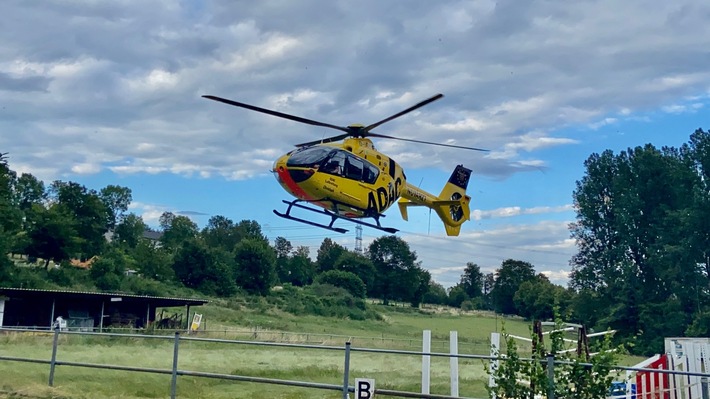 FW-EN: Kindernotfall - Hubschrauber "Christoph 8" landete in Kirchende