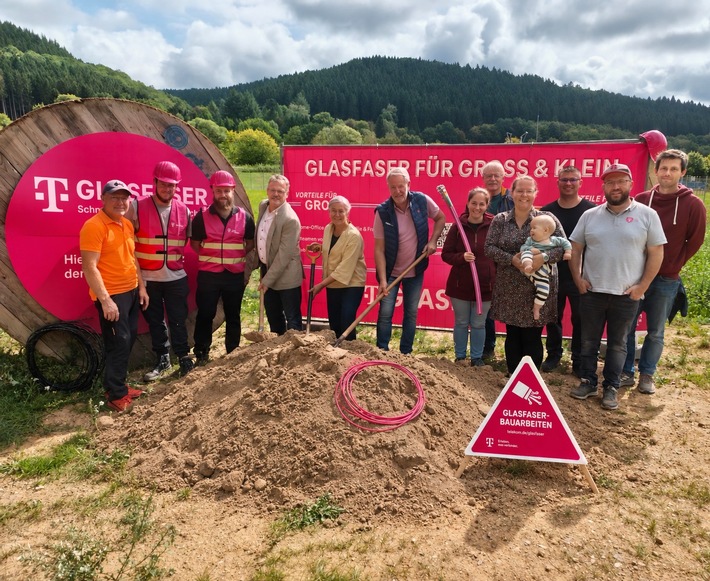 Birresborn: Spatenstich für Glasfaserausbau