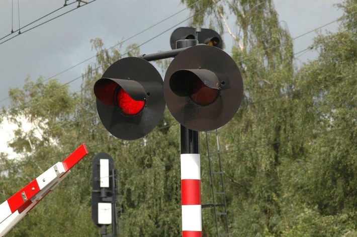 BPOLD-KO: Zusammenstoß einer Regionalbahn mit einem PKW in Heideck