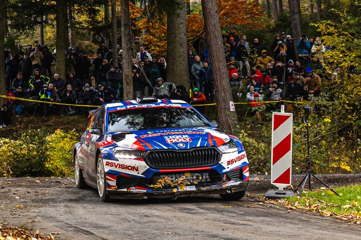 Rallye Zentraleuropa: Sieg und Platz drei in der WRC2 für die Škoda Fabia RS Rally2-Teams