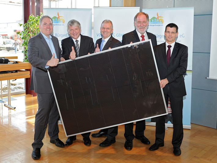 Genossenschaft Die BürgerEnergie bietet Beteiligung am RWE Solarpark in Hürth / Beteiligung an Genossenschaft für jedermann ab 50 Euro möglich (FOTO)