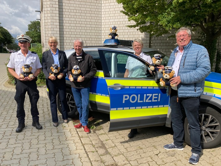 POL-GS: Teddys als Tröster für Kinder / Spende der Scout-Stiftung an die Polizei Goslar