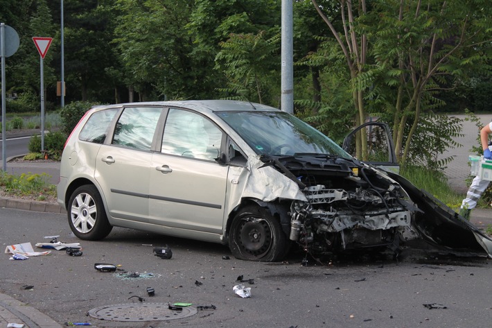 POL-PDLD: Bei Unfall schwerverletzt