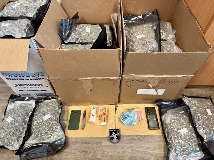 POL-ME: Drogenfund: 31 Kilo Marihuana im Laderaum - 2511027