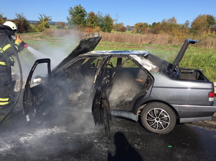 POL-PDLD: Landau - Fahrzeugbrand auf B10