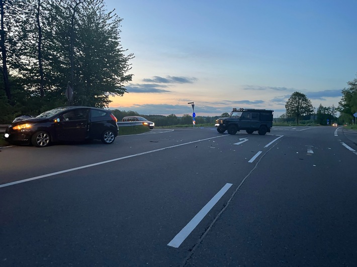 POL-GM: Unfall auf Kreuzung