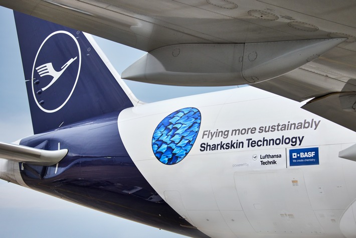Die Natur als Vorbild: Lufthansa Group und BASF bringen Sharkskin-Technologie in Serie