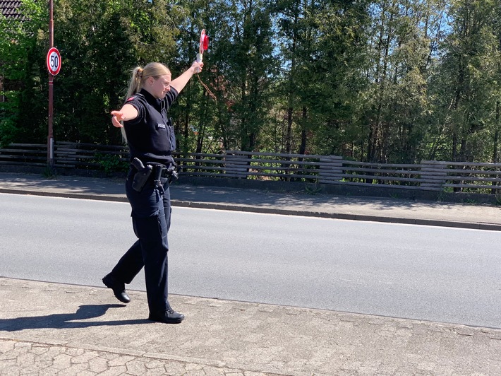 POL-LG: ++ erneut Serie von sog. "Schockanrufen" - Bankmitarbeiter*innen verhindern Übergabe von 30.000 Euro ++ Schwerpunktkontrolltag "Verkehr" - Polizei kontrolliert - 60 Verstöße geahndet ++