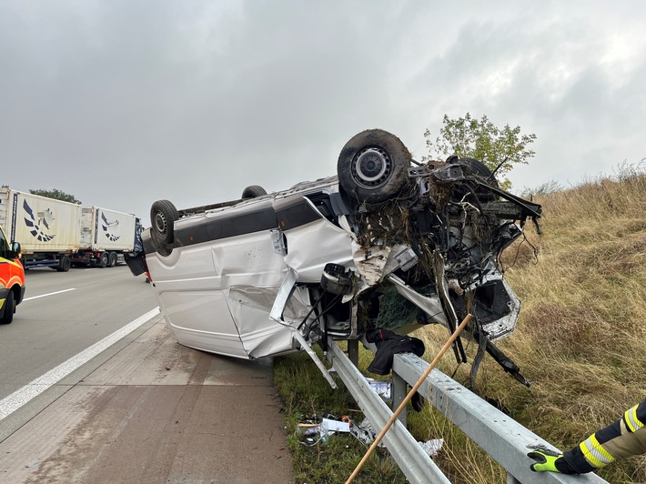 API-TH: Transporter überschlägt sich mehrfach