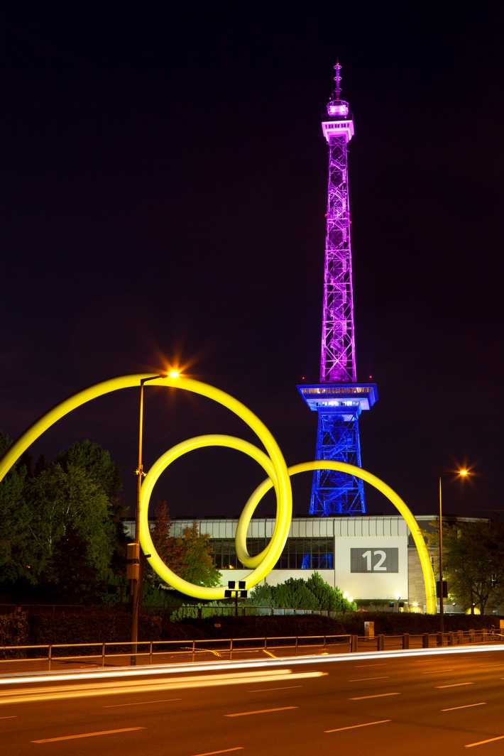 Welt-Mädchentag: Berliner Funkturm setzt am 11. Oktober leuchtendes Zeichen für Chancengleichheit (BILD)