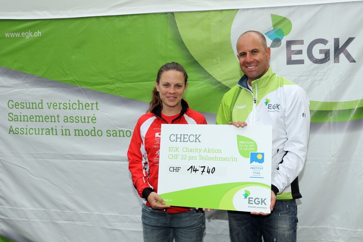 EGK Charity: Run for HIF: EGK spendet 14&#039;740 Franken für die Sportklasse des Hochalpinen Instituts Ftan