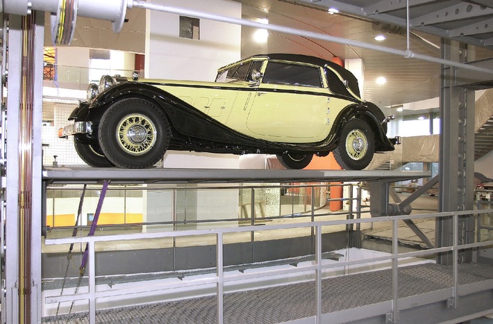 &quot;Audi Forum Ingolstadt&quot; unmittelbar vor Fertigstellung / Offizielle Eröffnung des Gesamtareals im Dezember / Im Mittelpunkt: das museum mobile