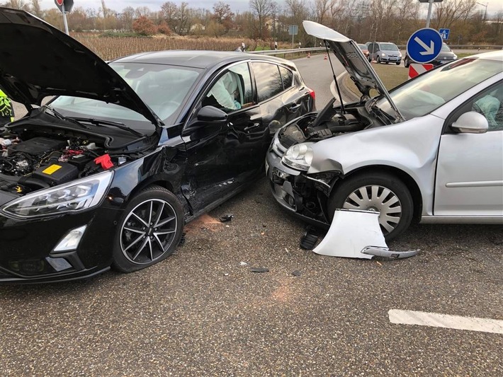 POL-PDLD: Edenkoben - Vorfahrt missachtet - Unfall mit 5 verletzten Personen