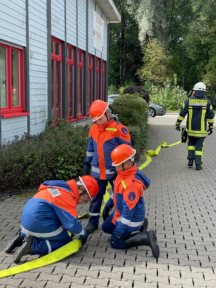 FW-OE: Jugendfeuerwehrgruppen Üben gemeinsam