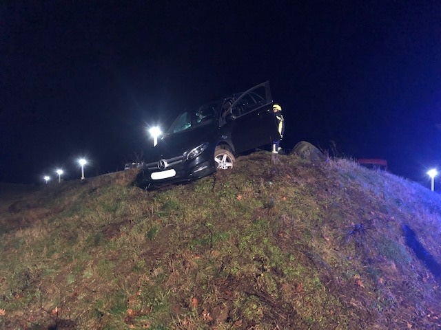 POL-PDMT: Verkehrsunfall mit schwerverletzter Person