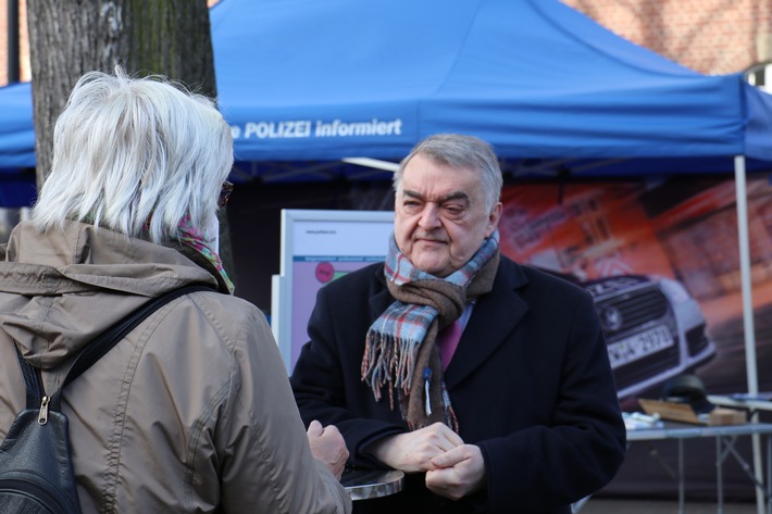 POL-NE: "Coffee with a Cop": Polizei führte zahlreiche Bürgergespräche
