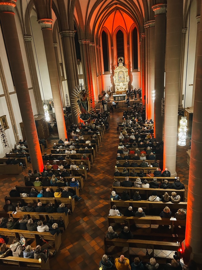 POL-HA: Benefizkonzert des Landespolizeiorchesters in der Marienkirche war ein voller Erfolg - Rund 5.000 Euro für ambulanten Kinder- und Jugendhospizdienst der Caritas gespendet