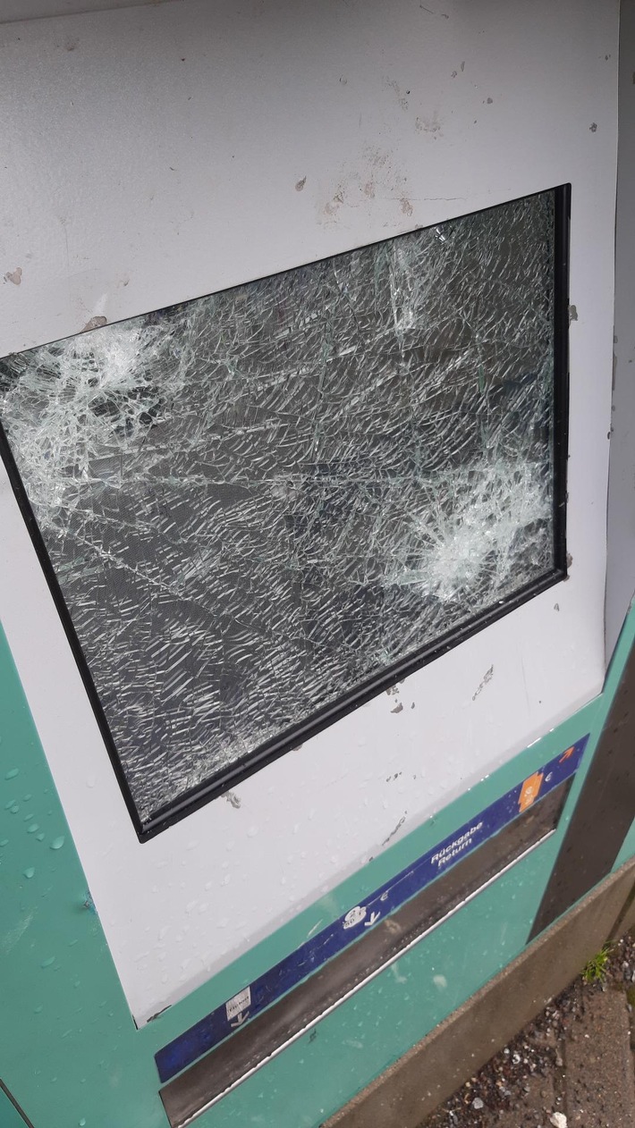 BPOL-KS: Display von Fahrausweisautomat zerstört