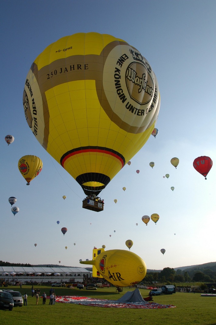 Vorankündigung: 16. Warsteiner Internationale Montgolfiade vom 1. bis zum 10. September 2006 / Europas größtes jährlich stattfindendes Ballonfestival beginnt
