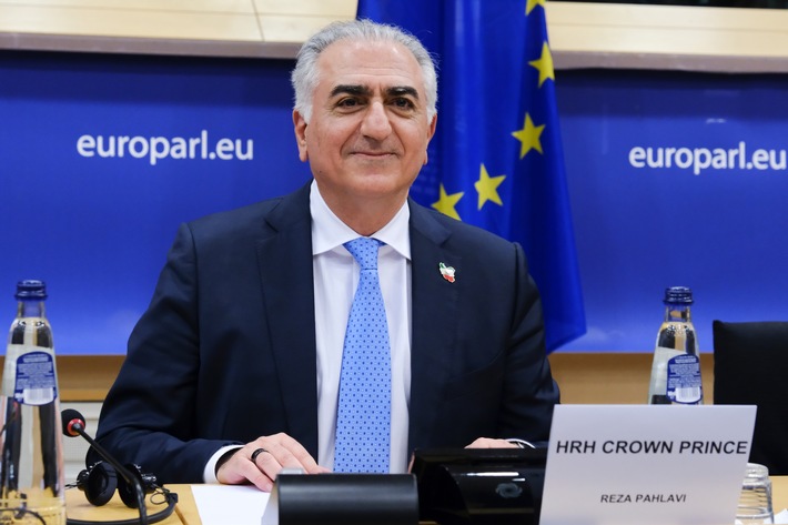 Zu den aktuellen Protesten im Iran: Hunderttausende Menschen im Iran rufen auf den Straßen nach Kronprinz Reza Pahlavi als Anführer der Iran-Revolution / Pressemitteilung der IRAN NOVIN PARTEI (INP)