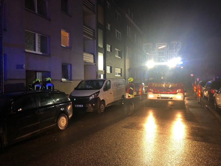FW-GE: Zwei verletzte Personen nach Küchenbrand in Gelsenkirchen-Schalke