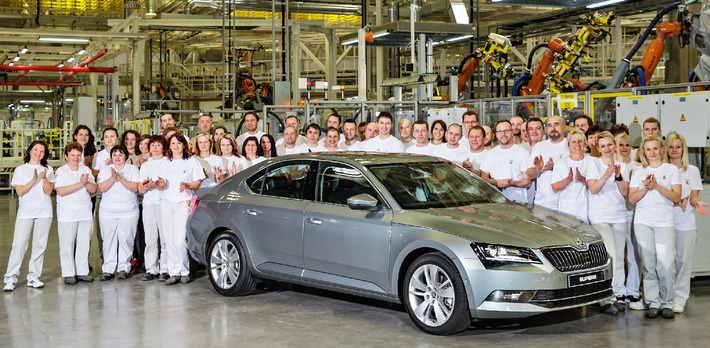 Neue Ära: Produktionsstart für neuen SKODA Superb (FOTO)