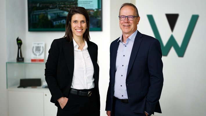Wickert Maschinenbau GmbH: Neues Führungs-Duo für die Zukunft - Die geschäftsführende Gesellschafterin Stephanie Wickert mit Geschäftsführer Ralf Neukirchner / Weiterer Text über ots und www.presseportal.de/nr/182547 / Die Verwendung dieses Bildes für redaktionelle Zwecke ist unter Beachtung aller mitgeteilten Nutzungsbedingungen zulässig und dann auch honorarfrei. Veröffentlichung ausschließlich mit Bildrechte-Hinweis.