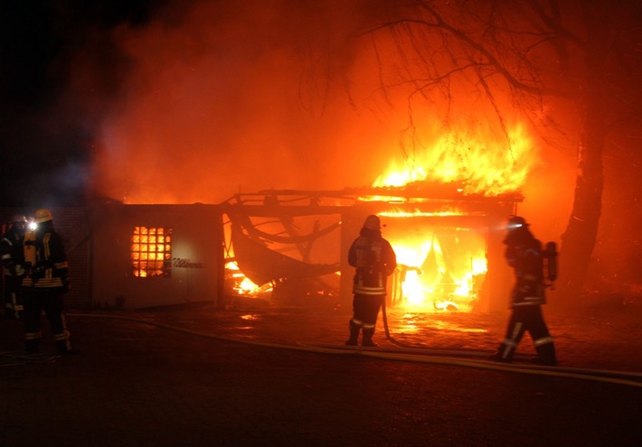 POL-MI: Garagenbrand verursacht größeren Schaden