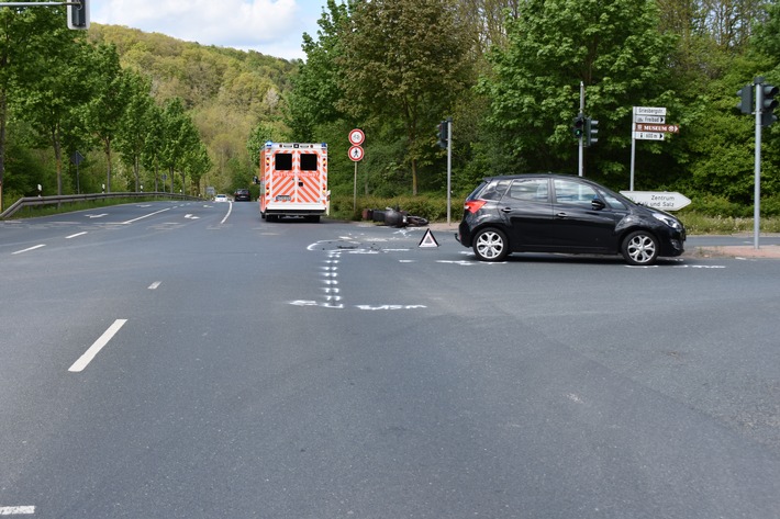 POL-HI: Kollision zwischen Pkw und Krad - Kradfahrer verletzt