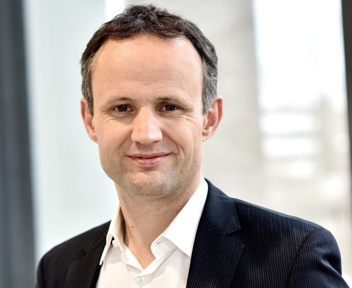 Alexander Hitzinger (47), neuer Vorstand für Technische Entwicklung bei Volkswagen Nutzfahrzeuge. Zusätzlich übernimmt er den Aufbau und die Leitung des 'Zentrums autonomes Fahren und MaaS*-Aktivitäten' im Volkswagen Konzern. Weiterer Text über ots und www.presseportal.de/nr/55462 / Die Verwendung dieses Bildes ist für redaktionelle Zwecke honorarfrei. Veröffentlichung bitte unter Quellenangabe: "obs/VW Volkswagen Nutzfahrzeuge AG/Volkswagen Nutzfahrzeuge"