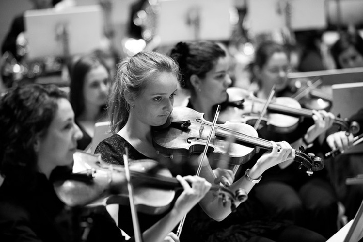 SJSO Schweizer Jugend-Sinfonie Orchester: Das Konzertprogramm umfasst bei der diesjährigen Herbsttournee 2013 gleich drei Werke aus unterschiedlichen Epochen (Bild)