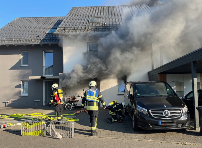KFV Bodenseekreis: Wohnungsvollbrand durch explodierten Fahrrad-Akku - Mehrere Verletzte in Unteruhldingen