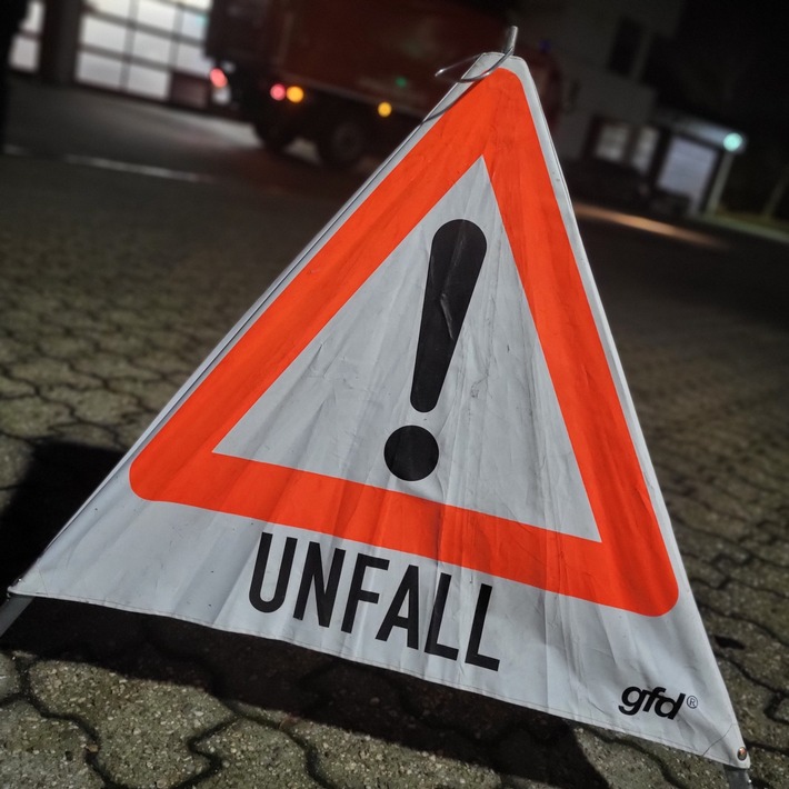 FW-RS: Unfall mit Einsatzfahrzeug Lenneper Straße