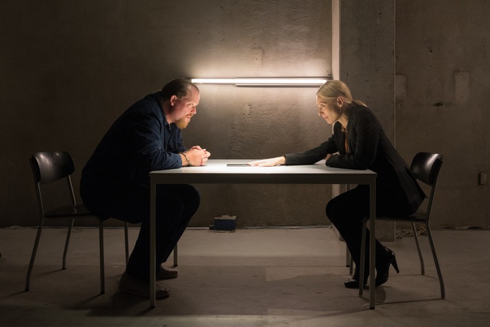Gefährliche Nähe. In "Mörderische Tage" gerät Profilerin Julia Durant ins Visier eines Profi-Killers - SAT.1 zeigt den Thriller am 11. November 2019