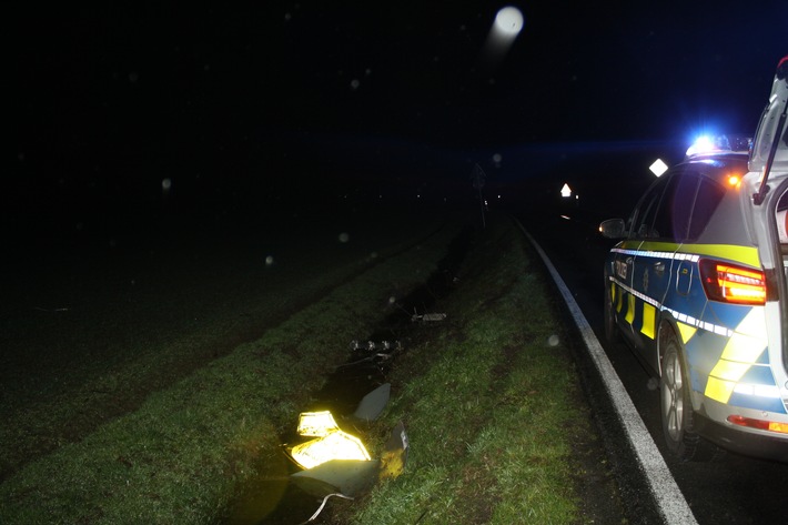 POL-SO: Welver-Nateln - Polizei sucht blaues, beschädigtes Fahrzeug