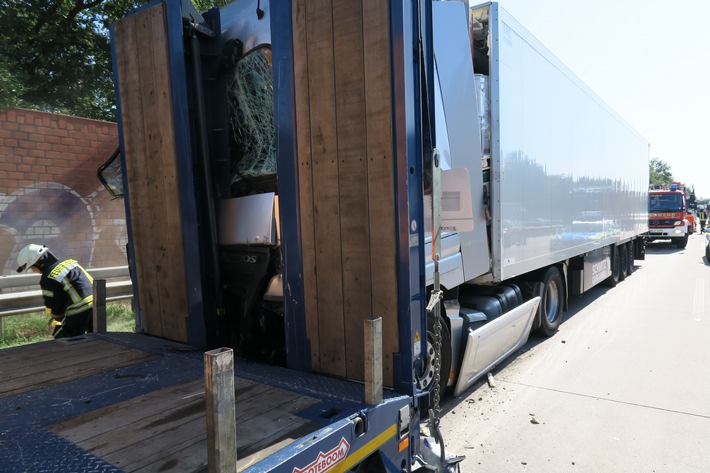 POL-DEL: Autobahnpolizei Ahlhorn: Verkehrsunfall auf der Autobahn 1 im Bereich der Gemeinde Stuhr