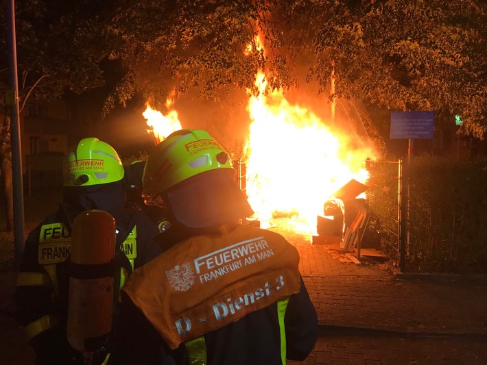 FW-F: Brand in einer Tiefgarage und mehrere Kleinbrände in der Nacht vom 07.07. auf den 08.07.