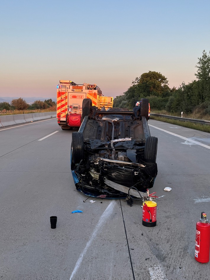 API-TH: Pkw überschlägt sich - Im Rückstau ereignet sich ein weiterer Unfall