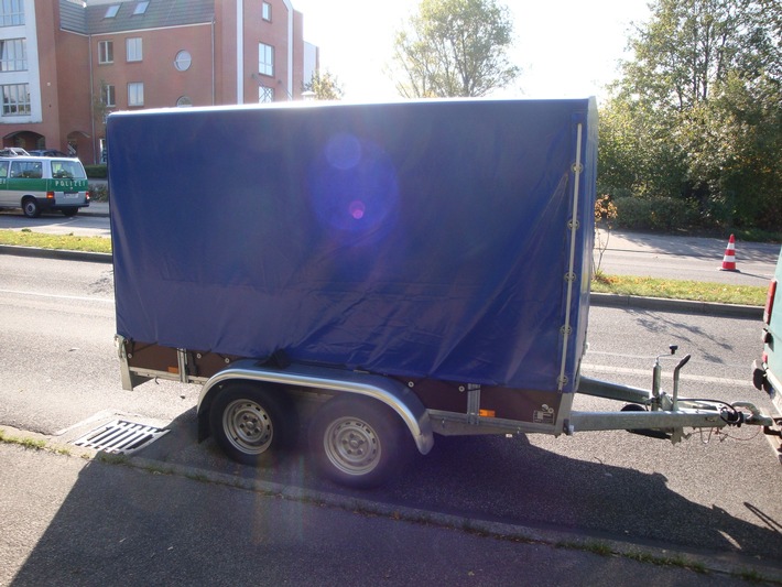 POL-SE: Kreis Pinneberg - Kontrollen von Fahrzeugkombinationen und Lastkraftwagen 2009