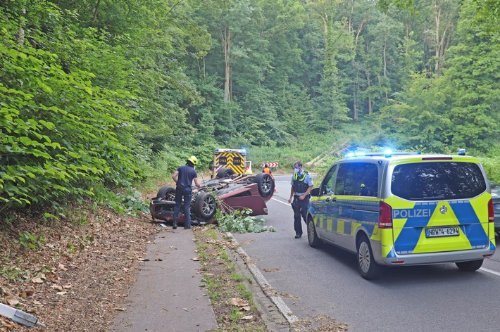 POL-ME: Von der Fahrbahn abgekommen und überschlagen - Ratingen - 2106149