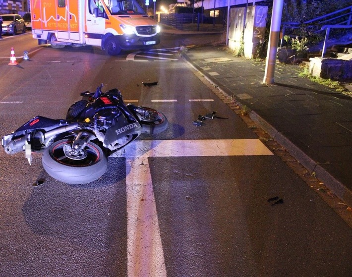 POL-HA: Autofahrer übersieht Motorrad beim Anfahren vom Fahrbahnrand