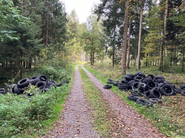 POL-UL: (BC) Ertingen - Erneut haufenweise Altreifen entsorgt / In den vergangenen Tagen hatte ein Unbekannter bei Ertingen wieder rund 100 Reifen bei Ertingen entsorgt.