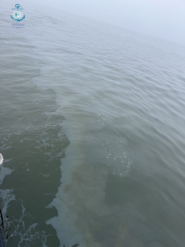 LWSPA M-V: Größere Gewässerverunreinigung vor Fischland-Darß festgestellt-Wasserschutzpolizei ermittelt